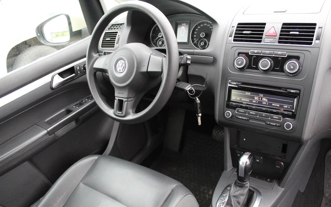 Volkswagen Touran cena 25700 przebieg: 455600, rok produkcji 2016 z Orzesze małe 211